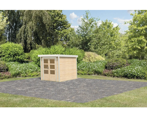 Gartenhaus aus Holz mit Doppeltür auf gepflasterter Fläche im Garten.