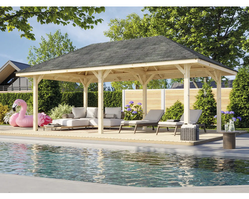 Pavillon en bois avec mobilier et piscine dans le jardin