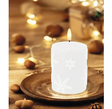 Bougie décorative blanche avec motif de flocon de neige sur une assiette