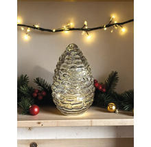 Dekorative Tannenzapfenleuchte aus Glas mit LED auf Holzregal