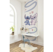 Chambre d''enfant avec sticker mural, bureau et chaise