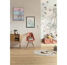 Chambre d''enfant avec meubles, peintures murales et jouets