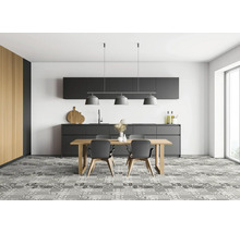 Cuisine moderne avec table à manger, chaises et sol à motifs gris