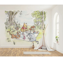 Chambre d''enfant avec un papier peint mural de Winnie l''ourson et ses amis pique-niquant