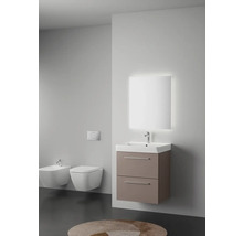 Badezimmer mit Waschbeckenunterschrank, beleuchtetem Spiegel, Toilette und Bidet in einem hellen und modernen Design.