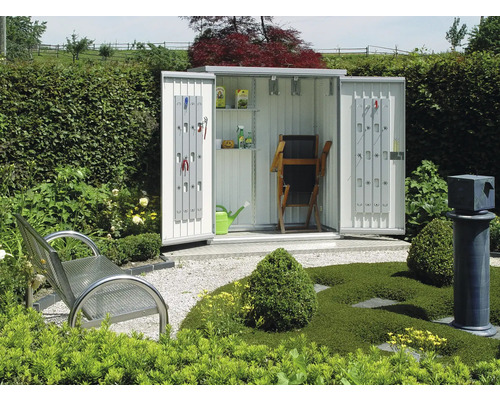 Jardin avec abri de jardin, mobilier de jardin et plantes
