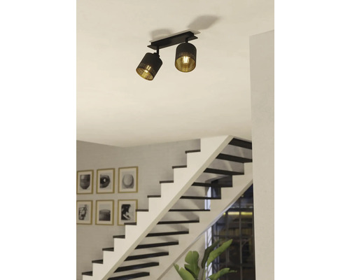 Deckenleuchte mit zwei Strahlern im Interieur