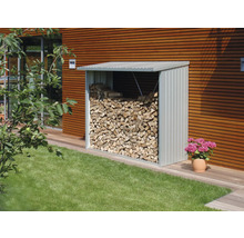 Stockage de bois en métal rempli de bois de chauffage dans le jardin