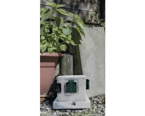 Prise extérieure pour l''alimentation électrique dans le jardin