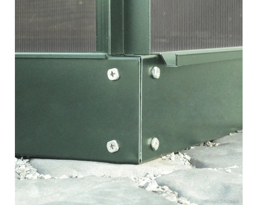 Vue détaillée d''un coin de serre avec fixation par vis