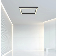 Deckenleuchte mit rechteckigem Design in einem hellen Raum.