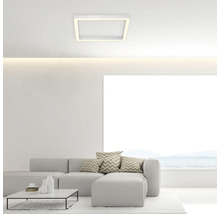 Modernes Wohnzimmer mit quadratischer LED Deckenleuchte