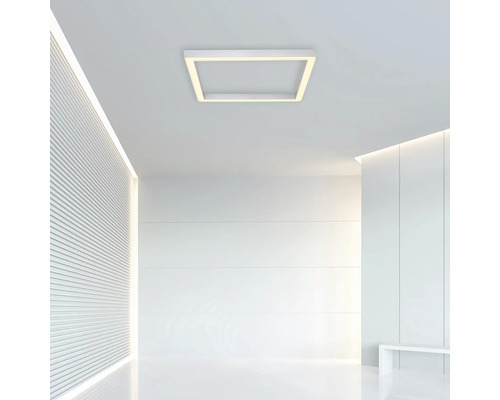 Moderne Deckenleuchte in einem minimalistischen Raum mit hellen Wänden