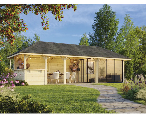 Abri de jardin en bois avec terrasse, mobilier de jardin et décoration dans le jardin