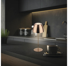 Dekorative Tischleuchte auf einer Küchentheke