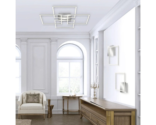Wohnzimmer mit moderner Deckenleuchte mit geometrischen Formen