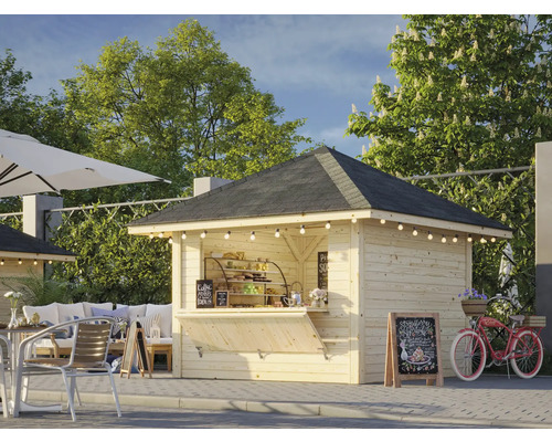 Stand de vente en bois avec toit, éclairage et décoration à l''extérieur