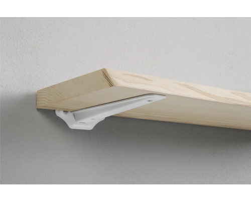 Holzregal mit weisser Regalstütze an einer Wand