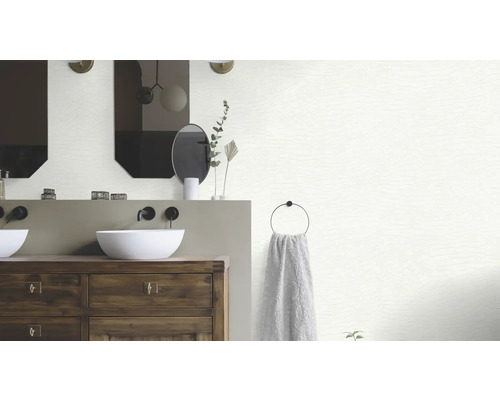 Salle de bains lumineuse avec double vasque et miroir