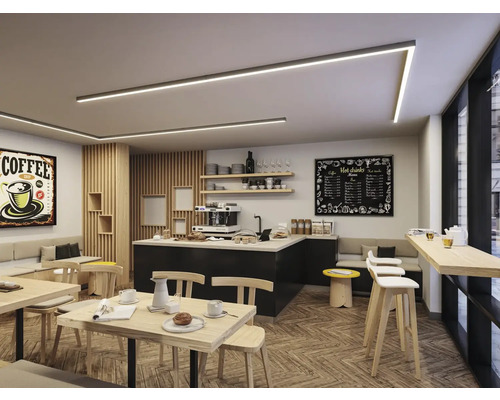 Innenraum eines Cafés mit Tischen, Stühlen, Theke und Beleuchtung