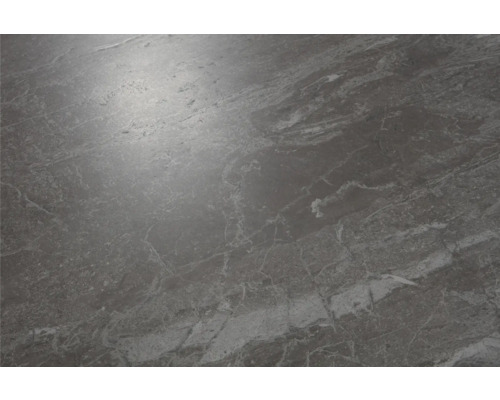 Nahaufnahme einer grauen Bodenfliese mit Marmoroptik