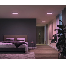 Chambre à coucher avec lit double et plafonniers