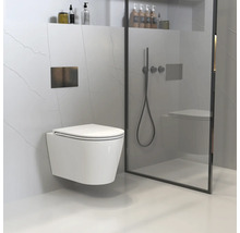 WC suspendu dans une salle de bain moderne avec douche