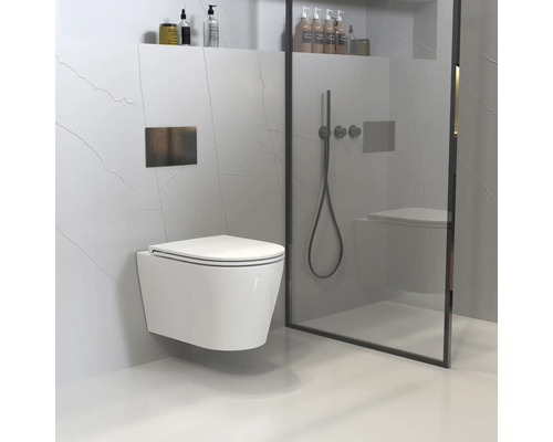 WC suspendu dans une salle de bain moderne avec douche