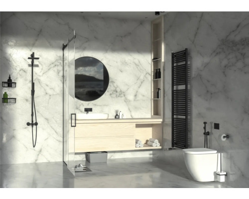 Salle de bains moderne avec douche, lavabo, miroir, radiateur et toilettes devant un mur en marbre