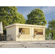 Bâtiment en bois clair avec fenêtres de vente, tables et vélos