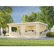 Pavillon de jardin en bois avec volets de vente ouverts et guirlande lumineuse à l''extérieur.