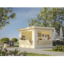 Stand de vente en bois en extérieur avec tableau noir et décoration