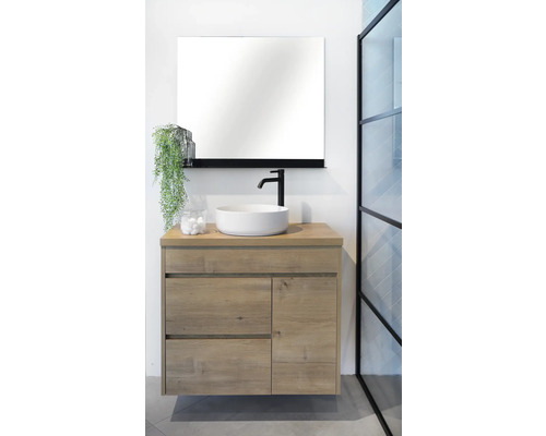 Modernes Badezimmer mit Waschtischunterschrank, Aufsatzwaschbecken, Spiegel und Armatur