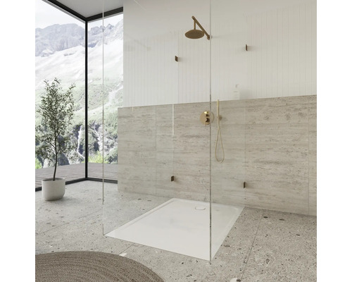 Salle de bain avec douche, receveur de douche et robinetterie