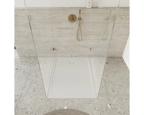 Begehbare Dusche mit Duschwanne und Duscharmatur