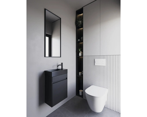 Modernes Badezimmer mit Waschbecken, Spiegel, Toilette und Stauraum für ein stilvolles Ambiente