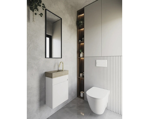 Salle de bains moderne avec lavabo, miroir, toilette et éléments de rangement