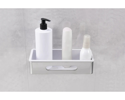 Étagère de douche avec flacons de shampooing et de gel douche