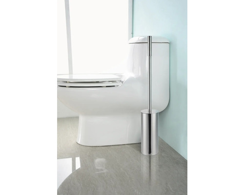 Weisse Toilette mit Toilettenbürste aus Edelstahl