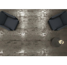 Carrelage de sol avec deux fauteuils et une lampe vus de dessus