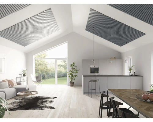 Espace de vie lumineux avec panneaux acoustiques au plafond, combiné avec un mobilier moderne et une cuisine ouverte.