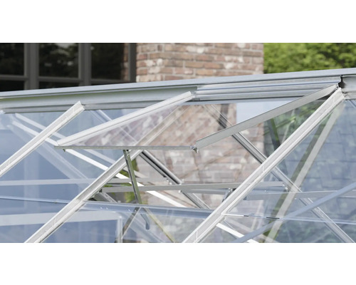 Gros plan d''une serre avec des fenêtres ouvertes pour la ventilation