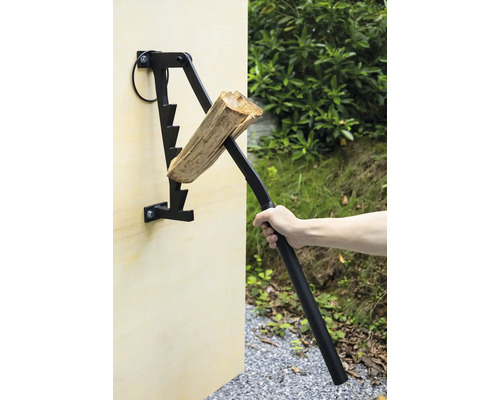 Fendeur de bûches avec bûche et main