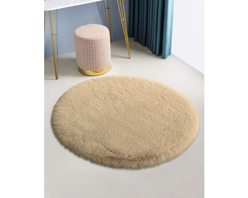 Runder Teppich mit hohem Flor im Innenraum