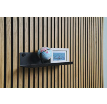 Décoration murale décorative avec panneaux en bois, étagère, globe et cadre photo