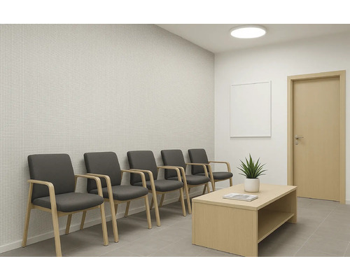 Warteraum mit Stühlen, Tisch und Pflanze