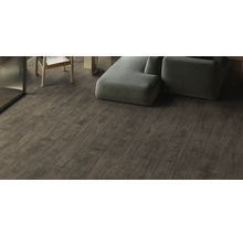 Intérieur avec sol stratifié aspect bois