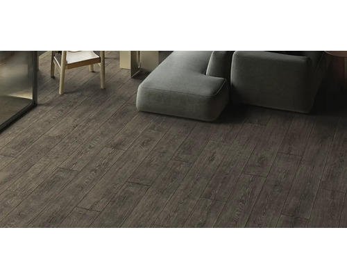 Intérieur avec sol stratifié aspect bois