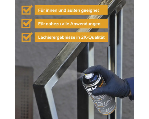Sprühdose beim Lackieren eines Metallgeländers für den Innen- und Außenbereich, geeignet für fast alle Anwendungen, mit Lackierergebnissen in 2K Qualität.