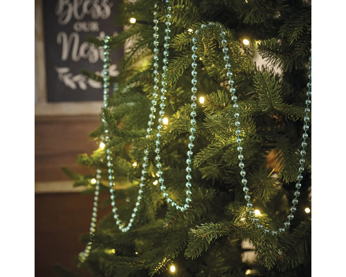 Arbre de Noël décoré avec guirlande lumineuse et guirlande de boules